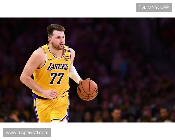 东契奇三双率湖人横扫华子全场低迷